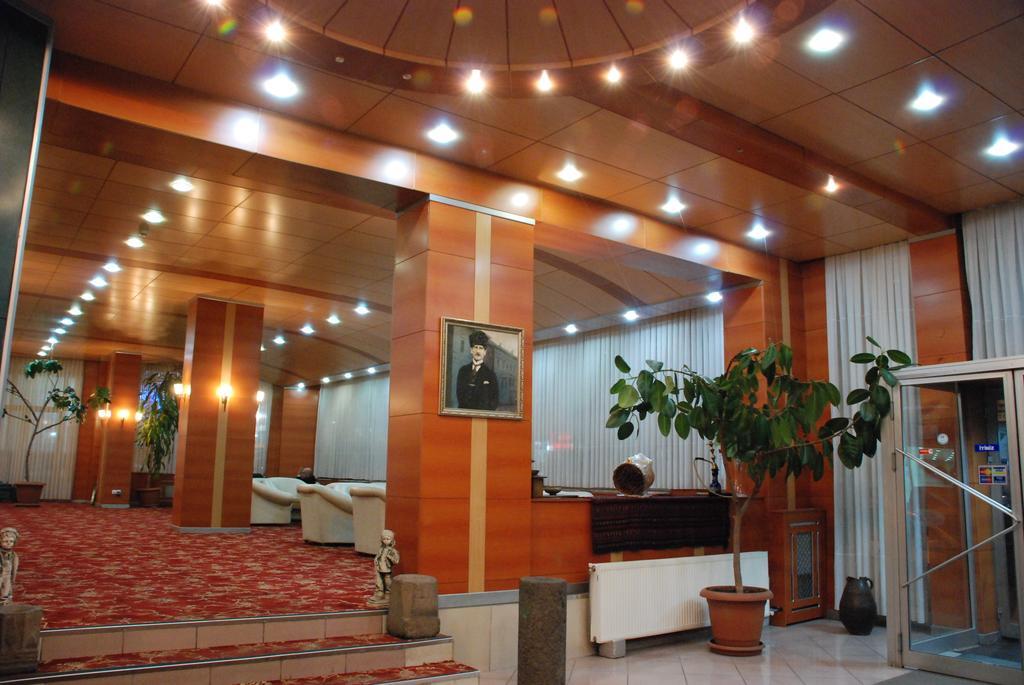 Otel Amiller 埃尔祖鲁姆 外观 照片
